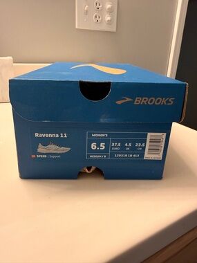 Brooks Ravenna 11 Blue and Gold Shoe Box